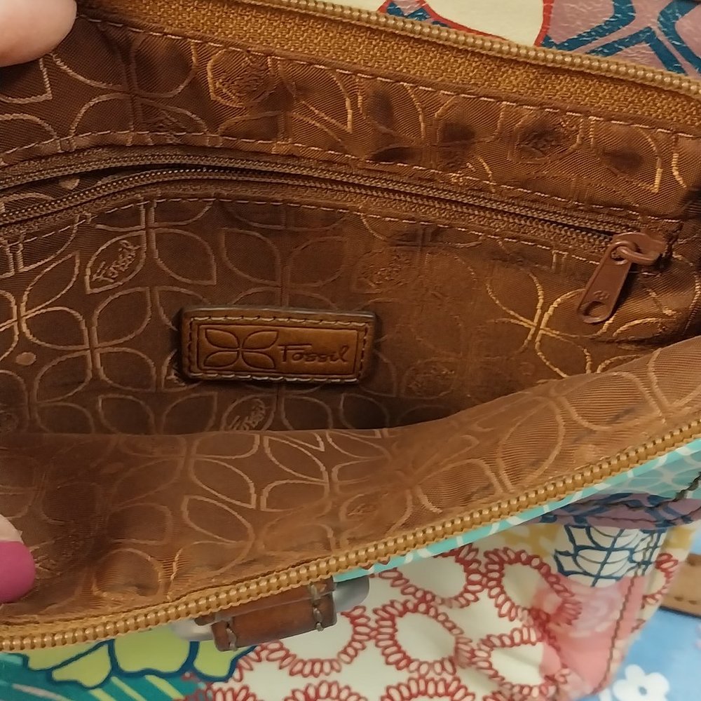 2884 Medium Size Fossil Crossbody, Leather, Multi Color Bag Purse - Picture 10 of 14